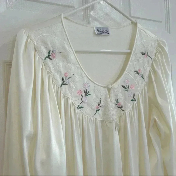 Vintage VANITY FAIR Women's Long Nightgown Sleepwear Flowers Lace Pockets Sz M - Picture 4 of 11